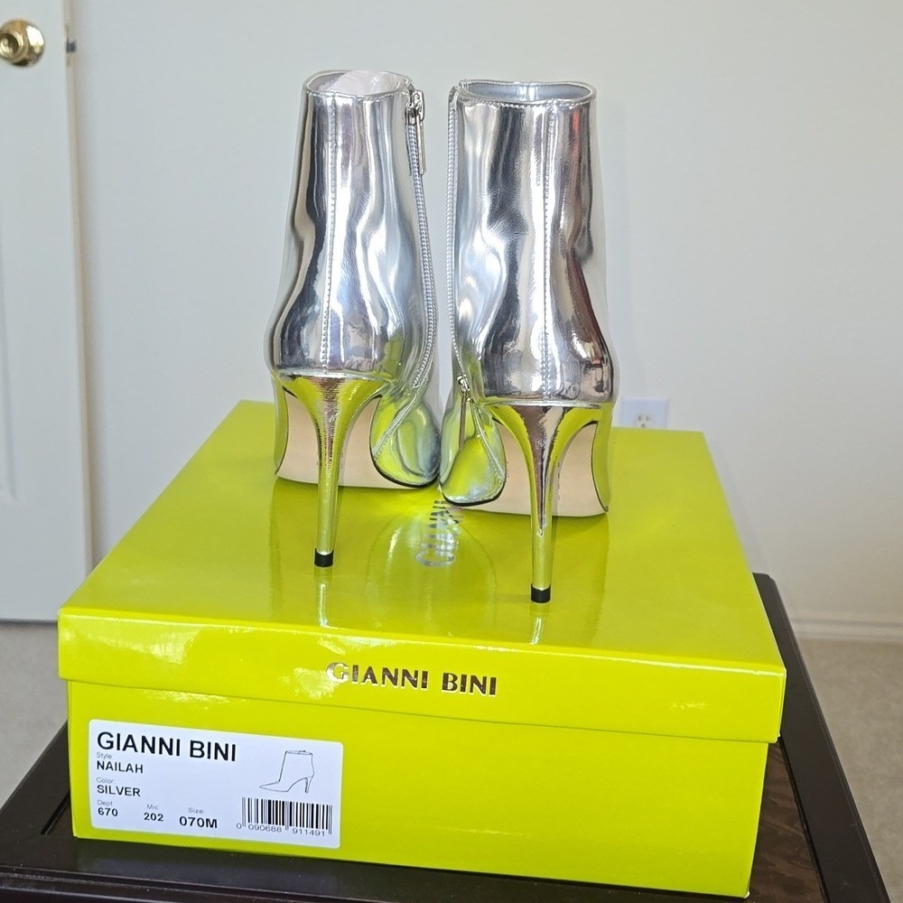 Gianni Bini Nailah Booties, Women's Size 7M Silver NWT - Picture 3 of 6